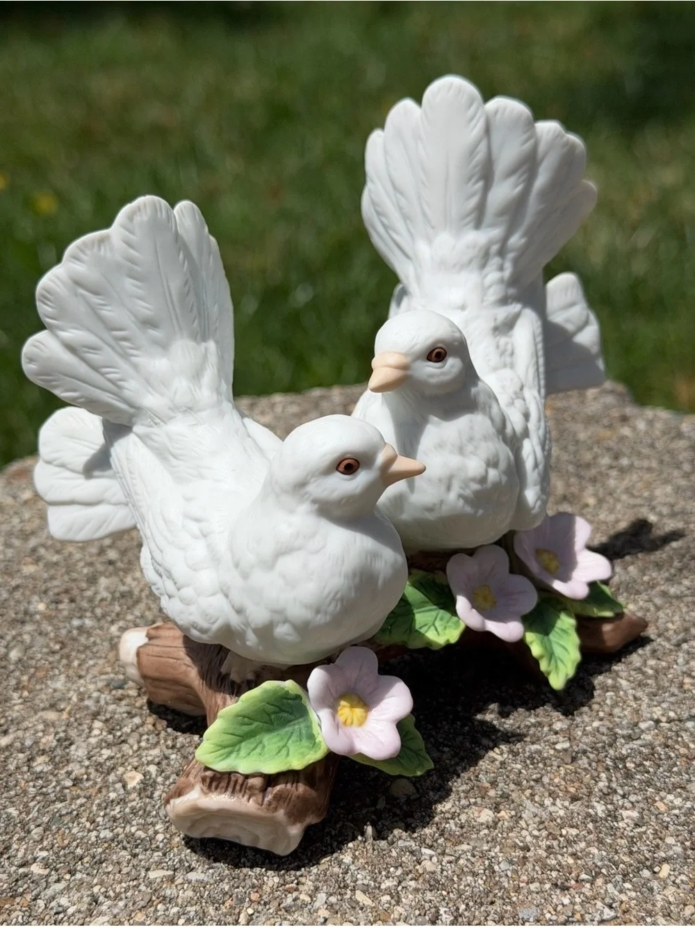 Vintage Homco Courtship Doves Figurine #1453. White Love Birds with Flowers. BR